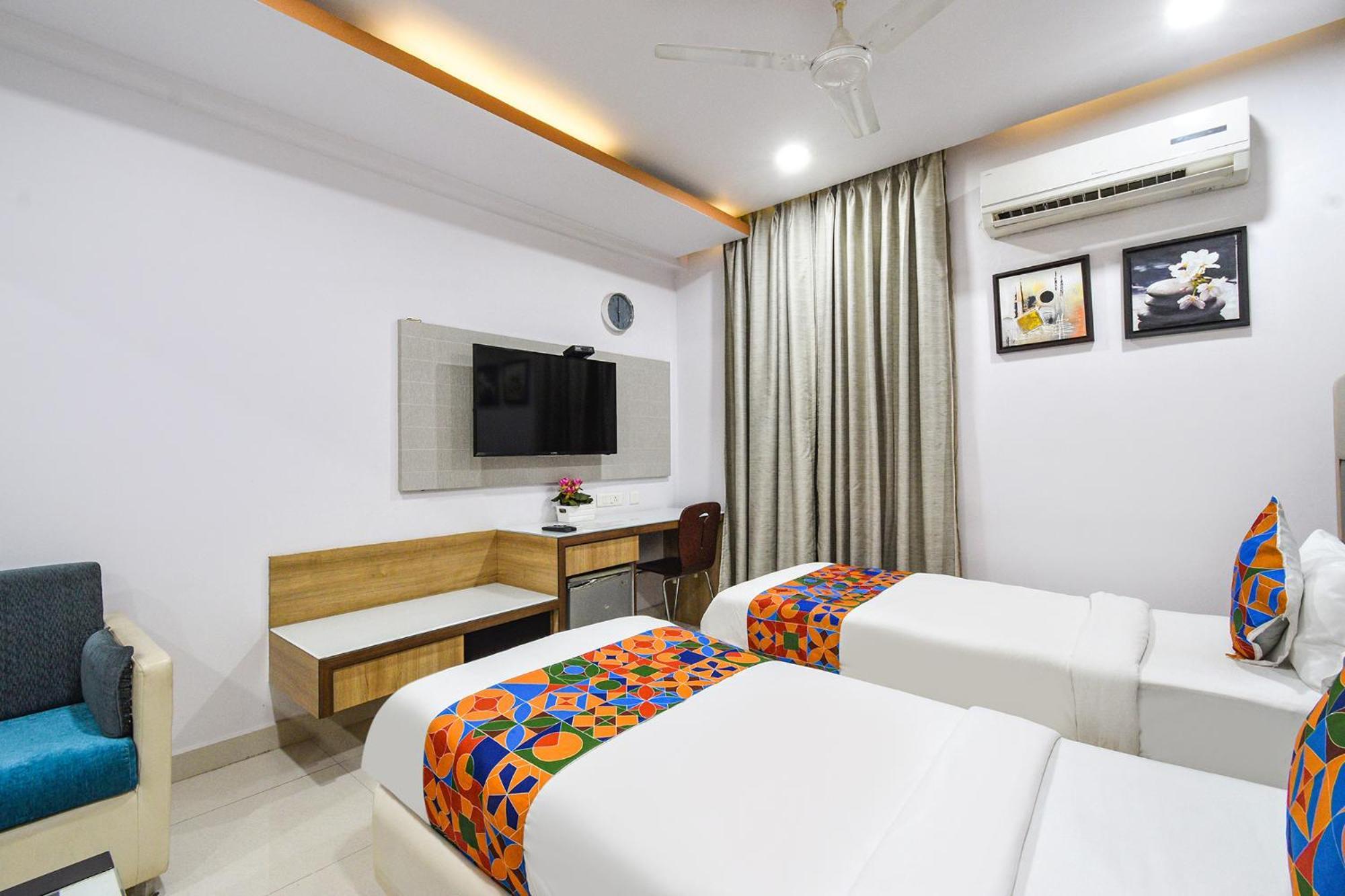 Fabhotel Aditya Homes - Nr Isb, Gachibowli Hyderabad Exteriör bild